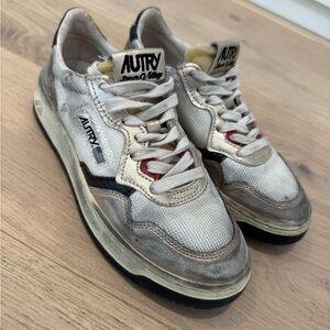 Women’s Autry Fashion Sneaker Size 37